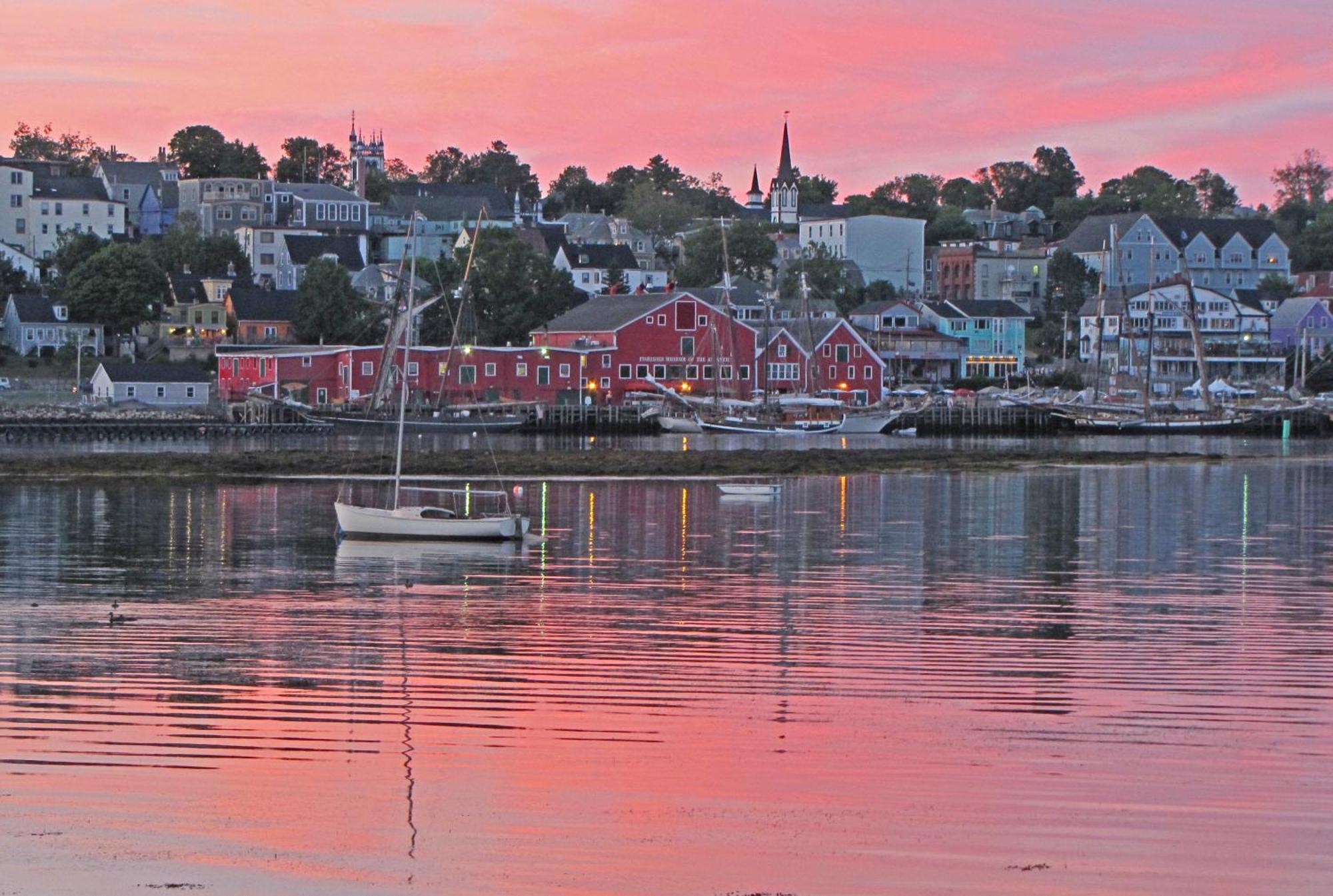 Topmast Motel Lunenburg Bagian luar foto