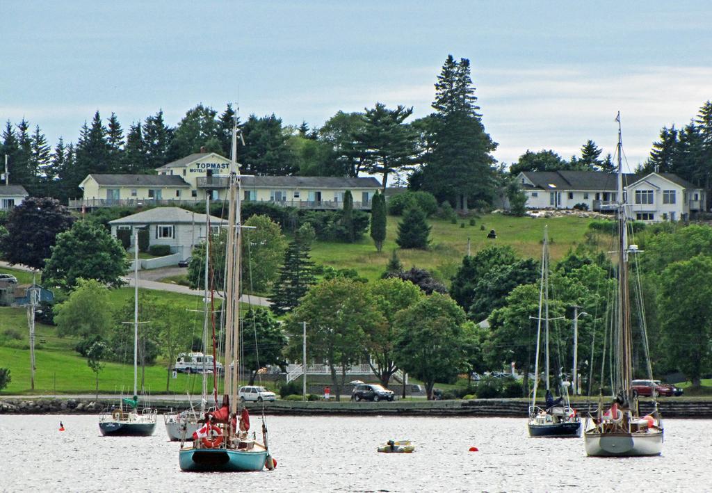 Topmast Motel Lunenburg Bagian luar foto